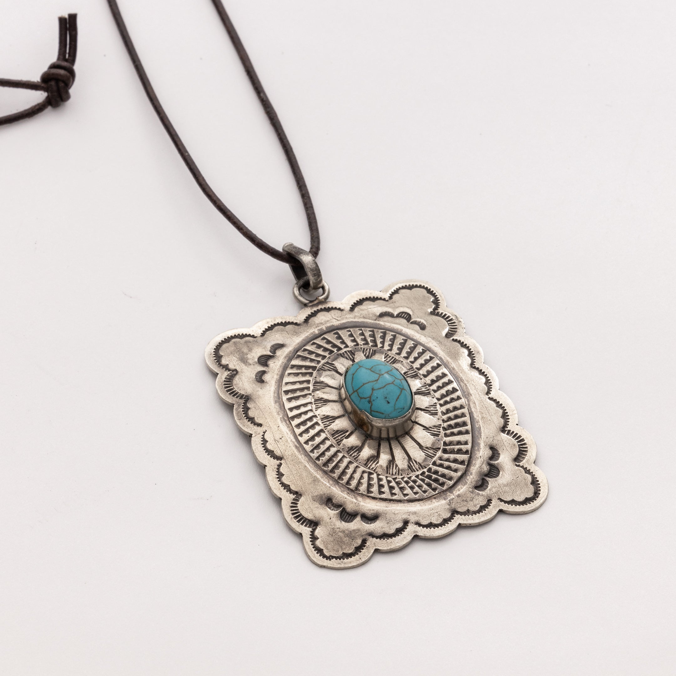 WJA-085-1 STAMPED SCALLOP EDGE PENDANT-NECKLACE