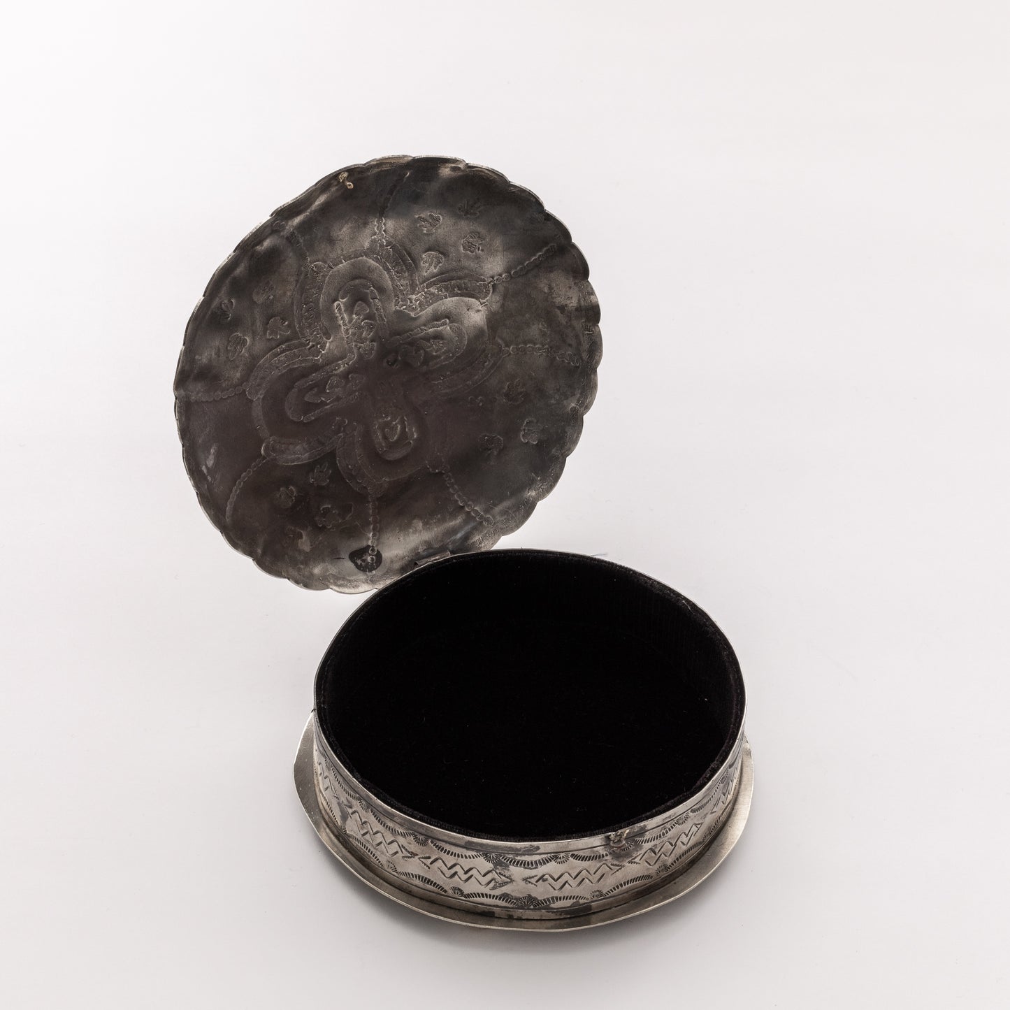 STAMPED ROUND BOX W- TURQ WJA-007-T