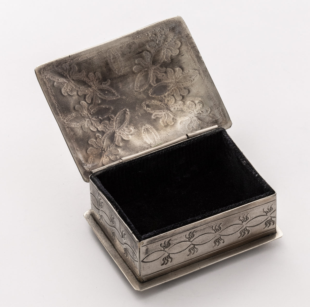 SMALL STAMPED BOX W- TURQ WJA-015-2-T – J. Alexander Rustic Silver