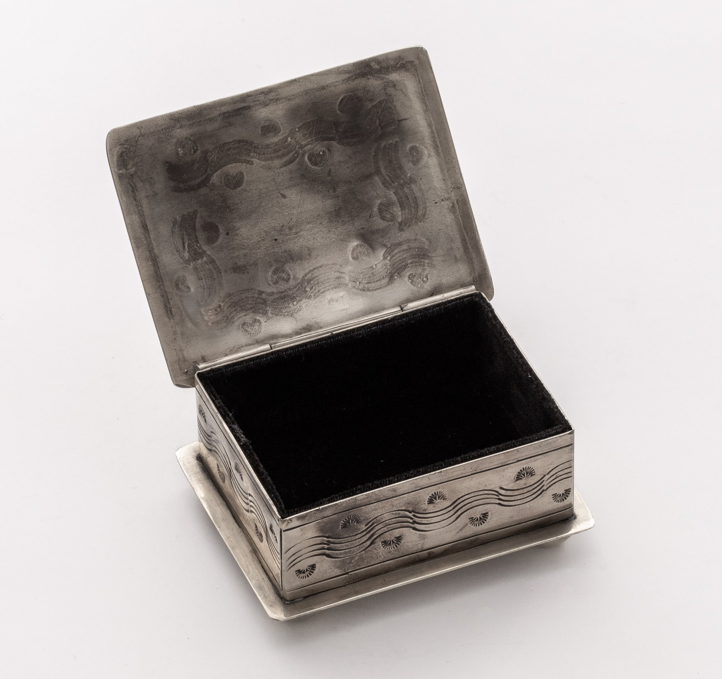 Alexander Rustic Silver Box %%term_title%% %%page%% %%sep%% %%sitename%% – J. Alexander Rustic Silver