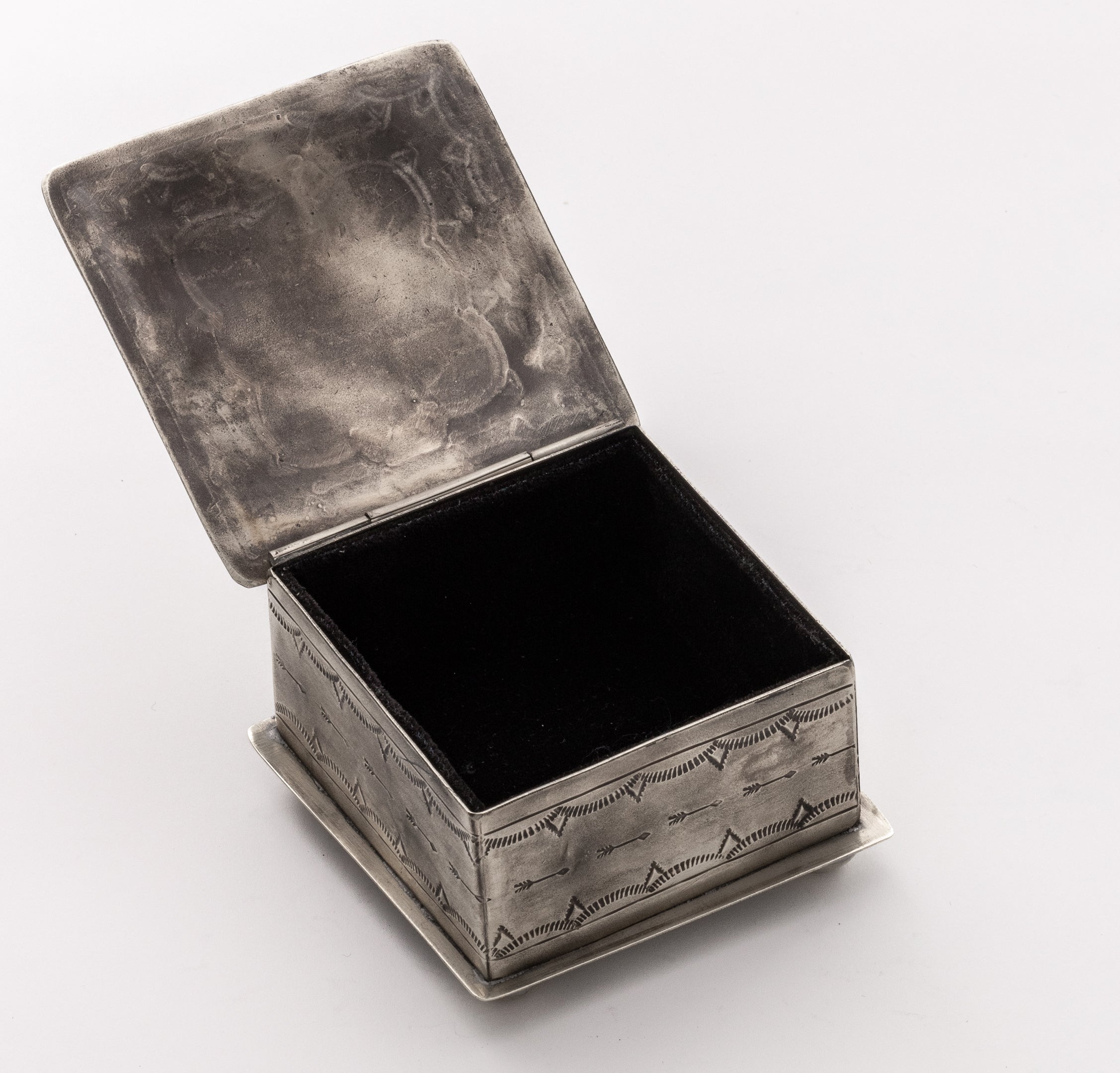 Alexander Rustic Silver Box WJA-016-3-T STAMPED SQ BOX W-TURQ HEART – J. Alexander Rustic Silver