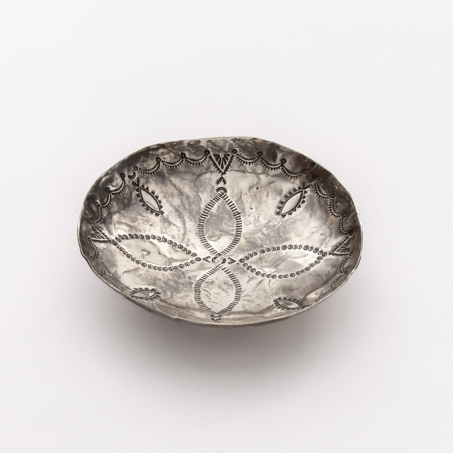 SMALL STAMPED ROUND DISH WJA-051