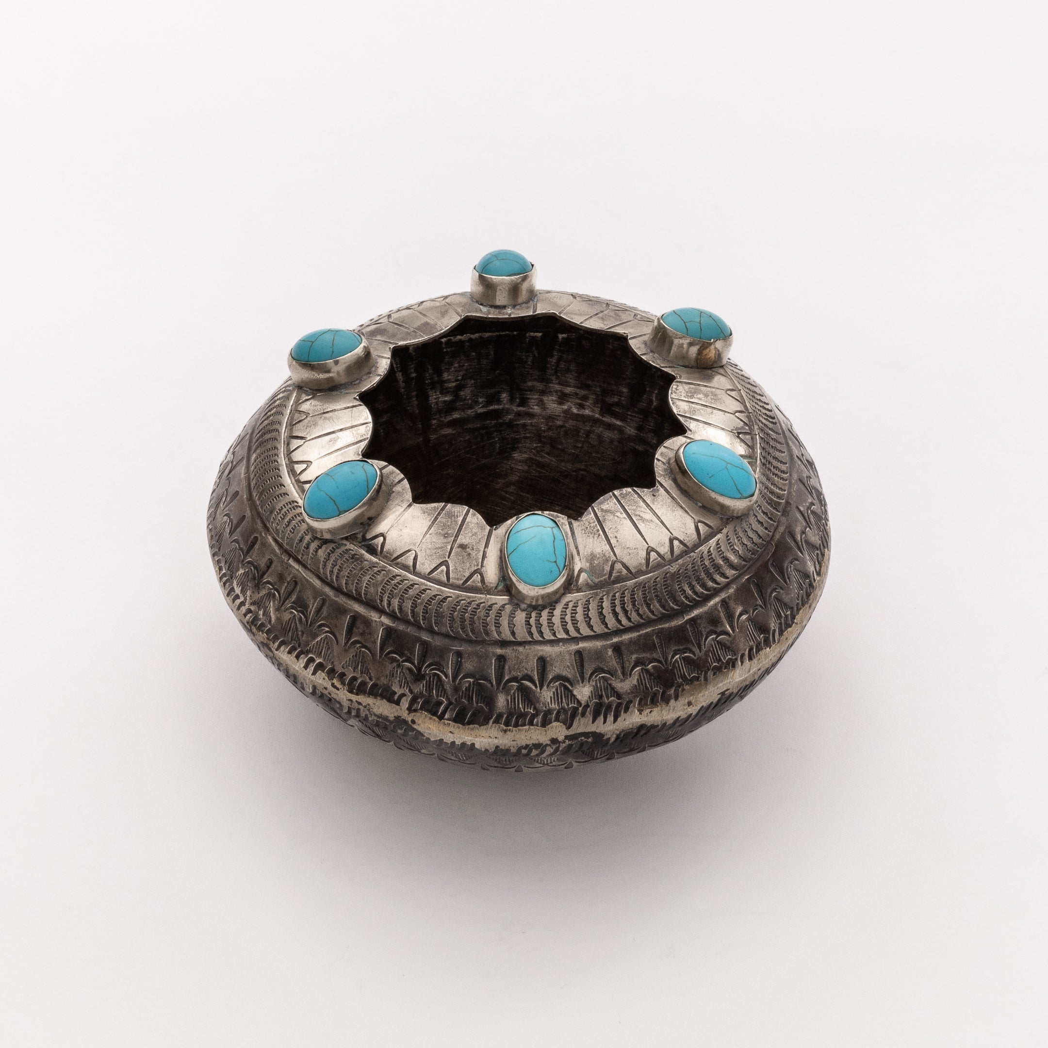 STAMPED SCALLOPED POT WJA-052-T