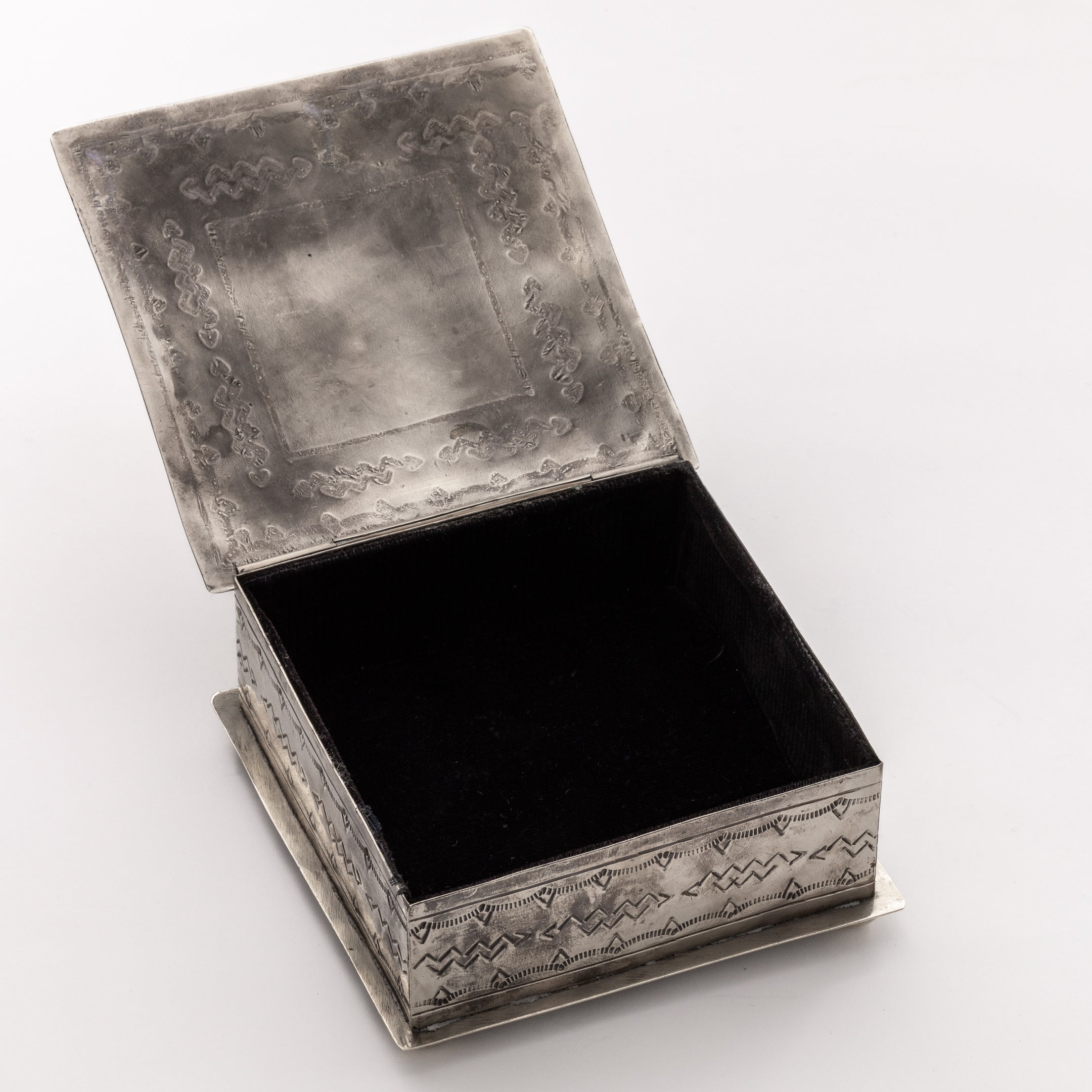 Alexander Rustic Silver Box %%term_title%% %%page%% %%sep%% %%sitename%% – J. Alexander Rustic Silver