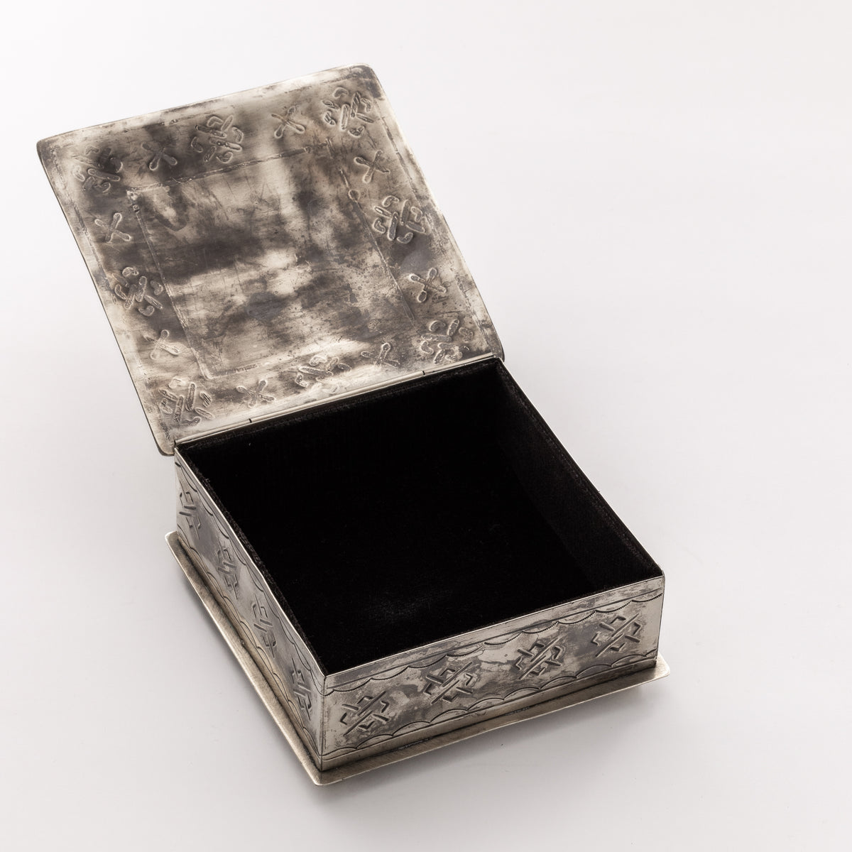 STAMPED CHIEF ICON BOX WJA-078-5-1