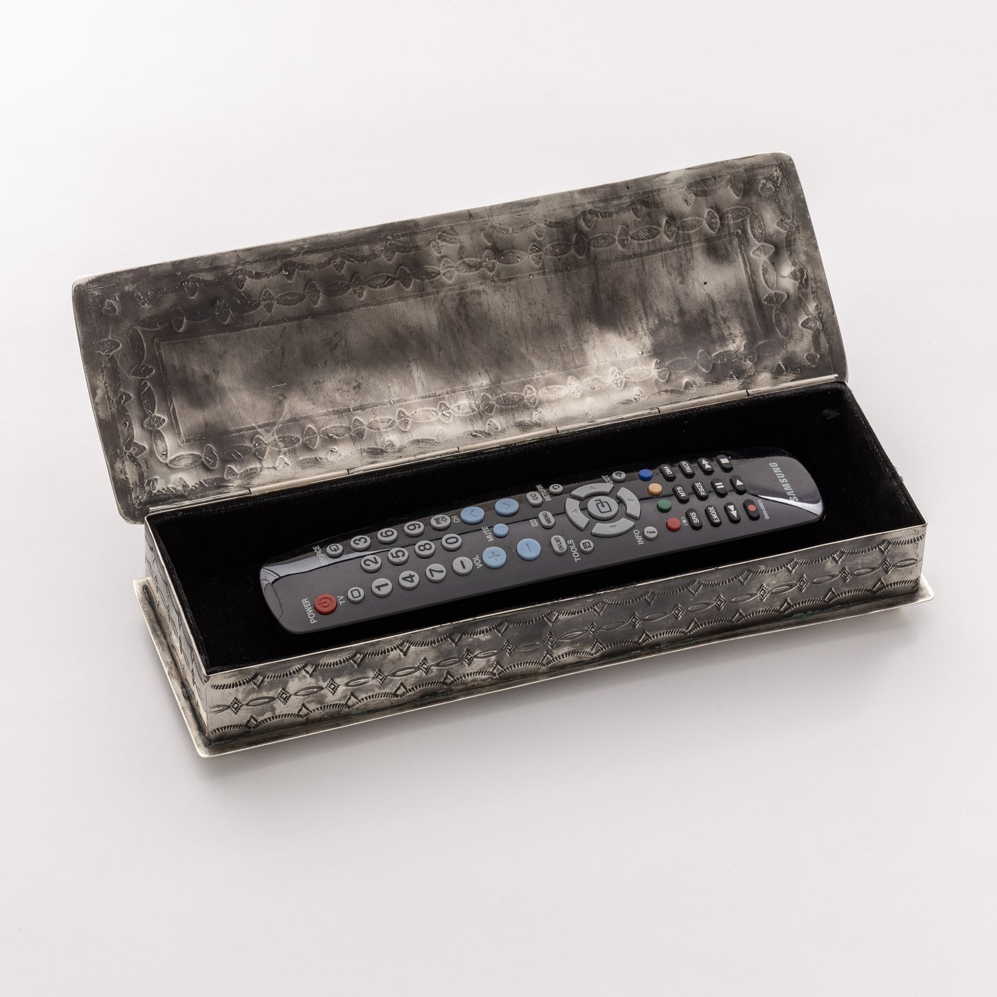 THREE STONE LONG STAMPED BOX WJA-079
