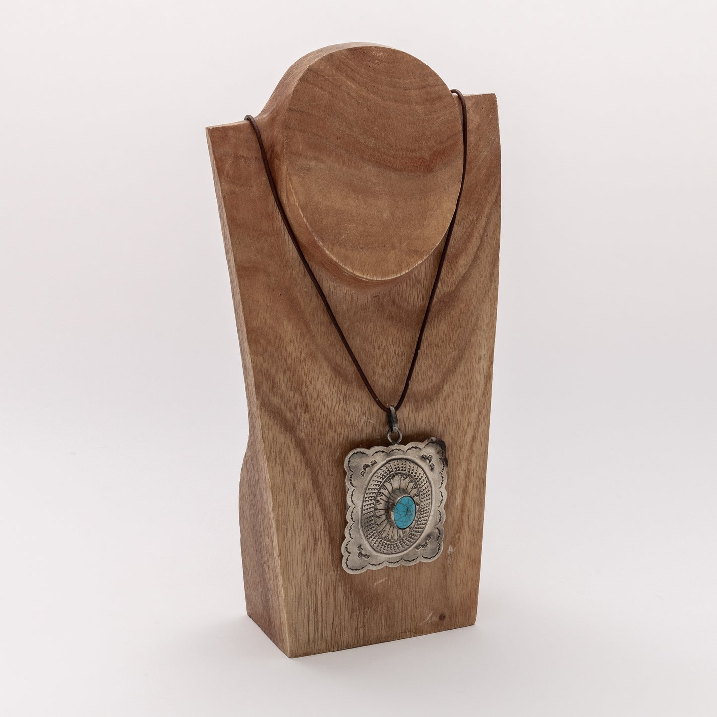 STAMPED SCALLOP EDGE PENDANT-NECKLACE WJA-085-1