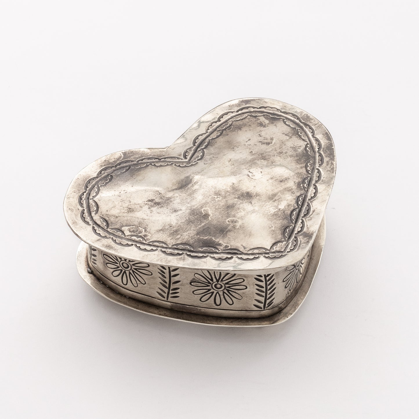 SILVER CORAZON KEEPSAKE BOX WJA-095-01