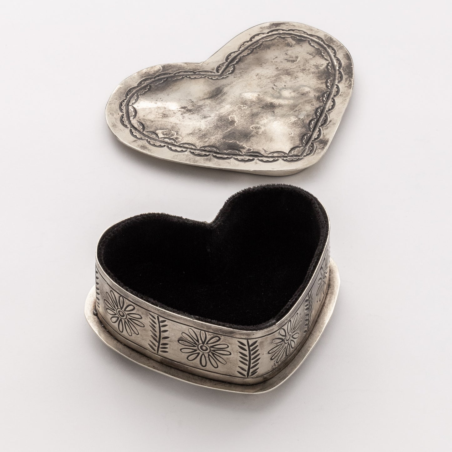 SILVER CORAZON KEEPSAKE BOX WJA-095-01