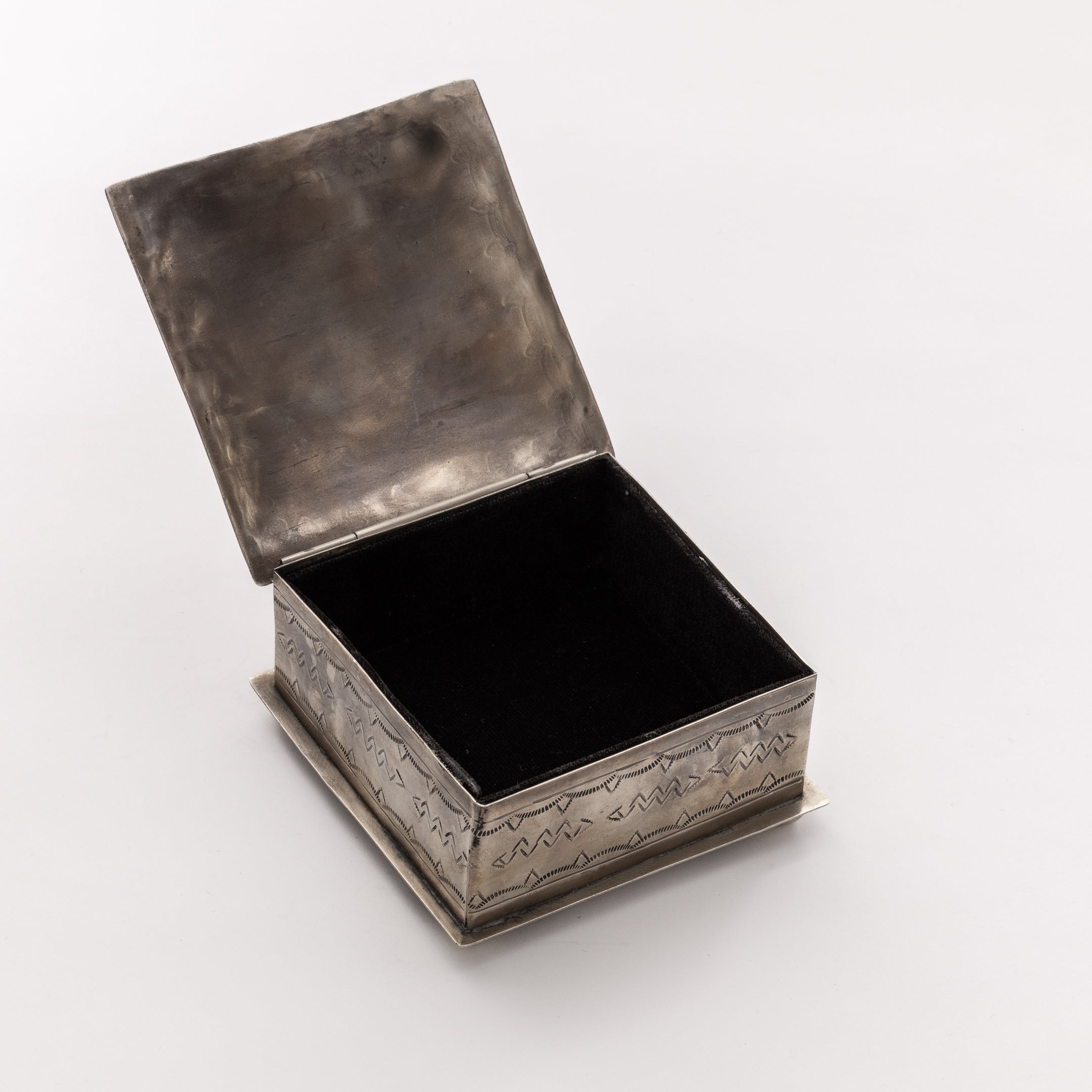 Alexander Rustic Silver Box 7 THUNDERBIRDS BOX WJA-097 – J. Alexander Rustic Silver
