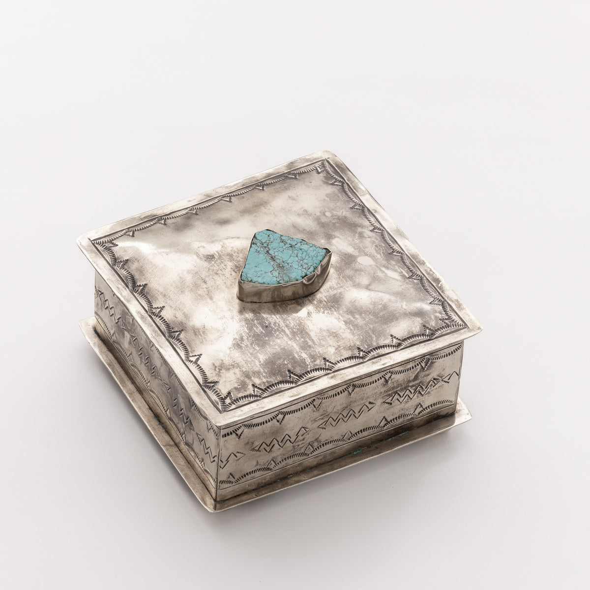 Alexander Rustic Silver Box SQ. BOX W- SMALL TURQ. SLAB WJA-105-T – J. Alexander Rustic Silver
