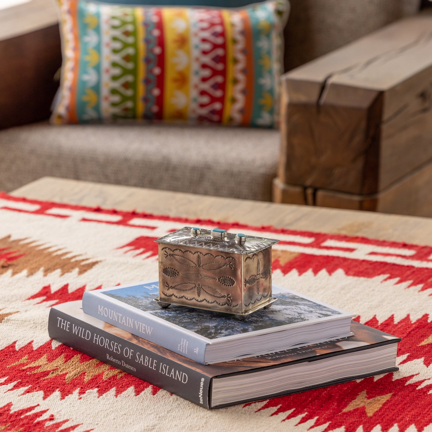 3 STONE STAMPED FEATHERS BOX WJA-108-T